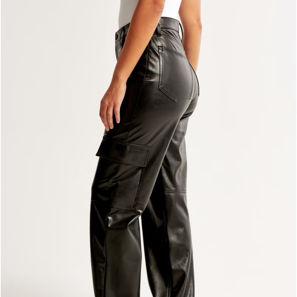 Abercrombie & Fitch Vegan Leather Cargo Pants size Small 🌹👍🌹